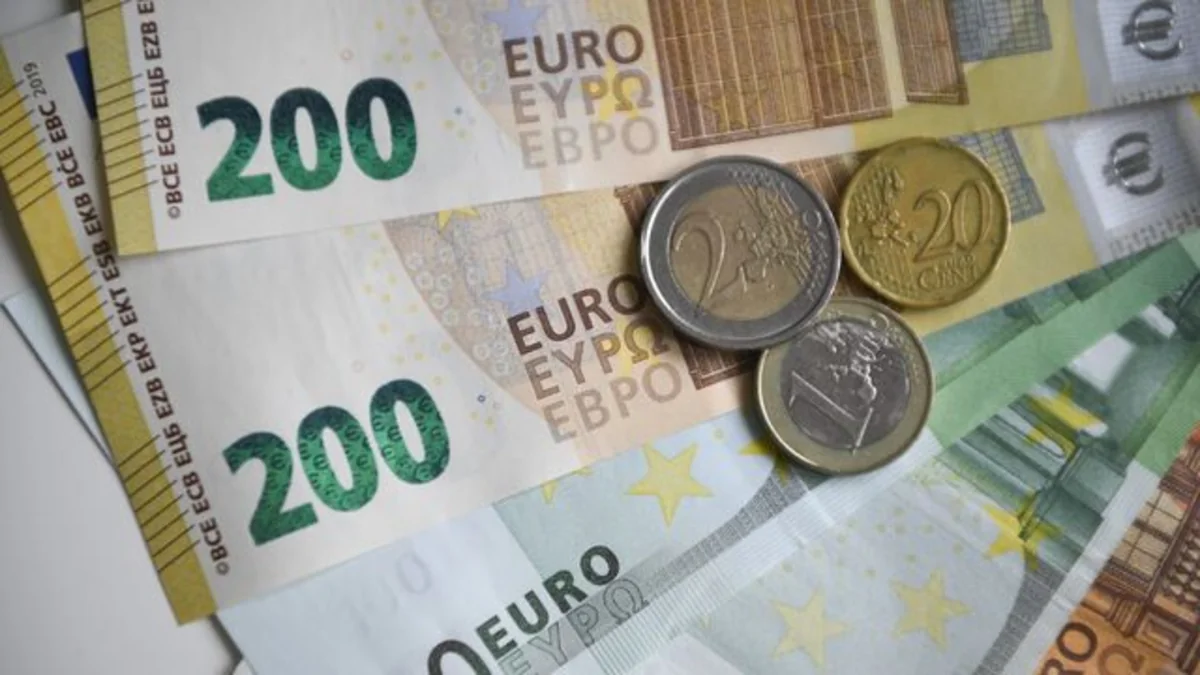Euro to dollar rate falls in anticipation of macroeconomic statistics from Germany