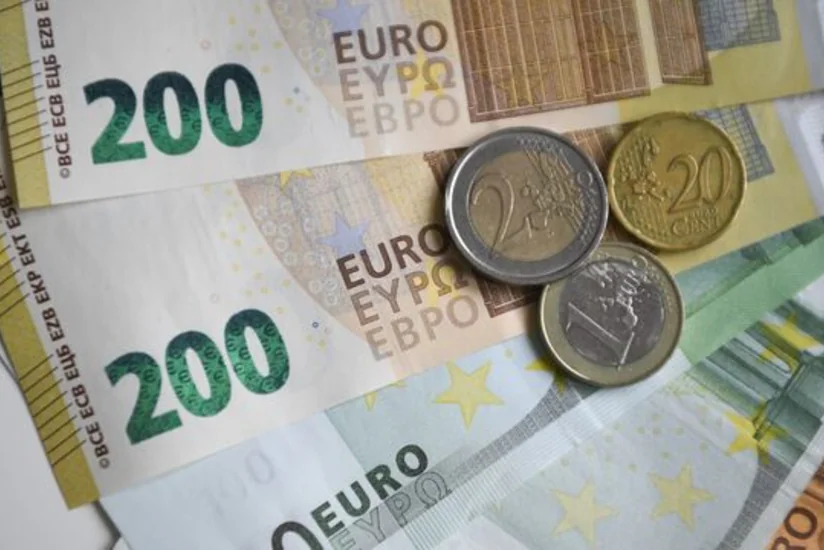 Euro to dollar rate falls in anticipation of macroeconomic statistics from Germany