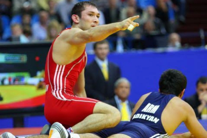 Azərbaycan güləşçisi olimpiadada qazandığı medaldan məhrum edilib