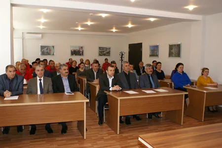 Əməyin mühafizəsi sahəsində fərqlənmiş işçilərə mükafat və fəxri fərmanlar verilib