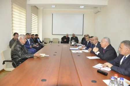 Kənd təsərrüfatı naziri Bərdədə vətəndaşları qəbul edib