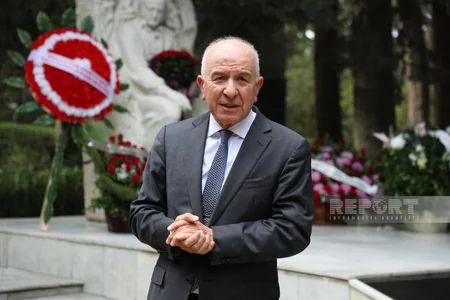 Görkəmli bəstəkar Fikrət Əmirovun məzarı ziyarət olunub