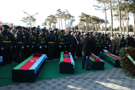 Погибшие при крушении вертолета похоронены на II Аллее шехидов