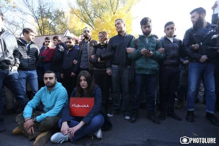 Clash breaks out between police and protesting students in Armenia - UPDATED