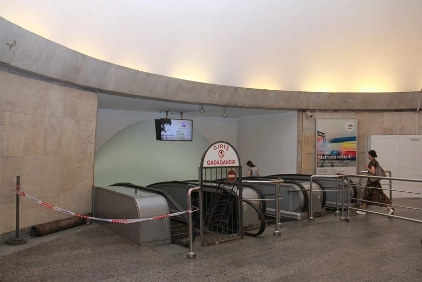 Metronun “Nizami” stansiyasındakı eskalatordan biri təmirə bağlanıb