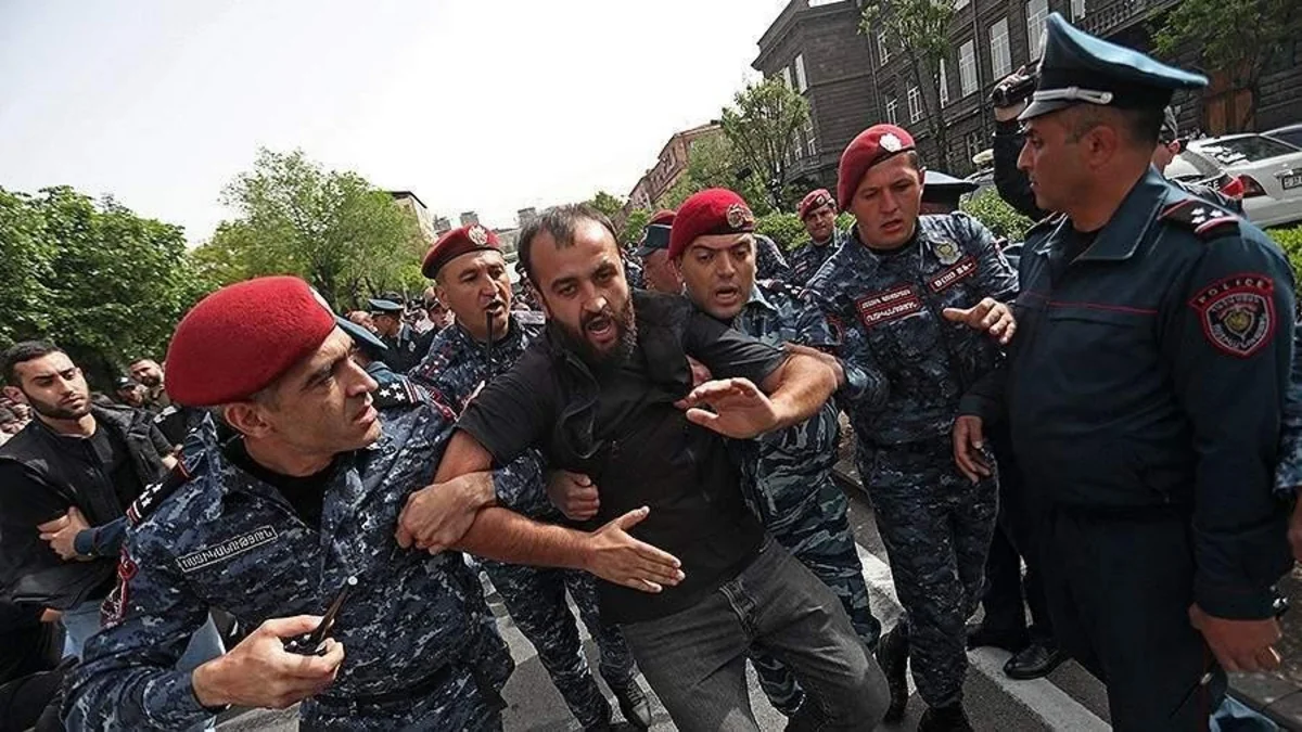 В Ереване число задержанных во время акции протеста достигло 74