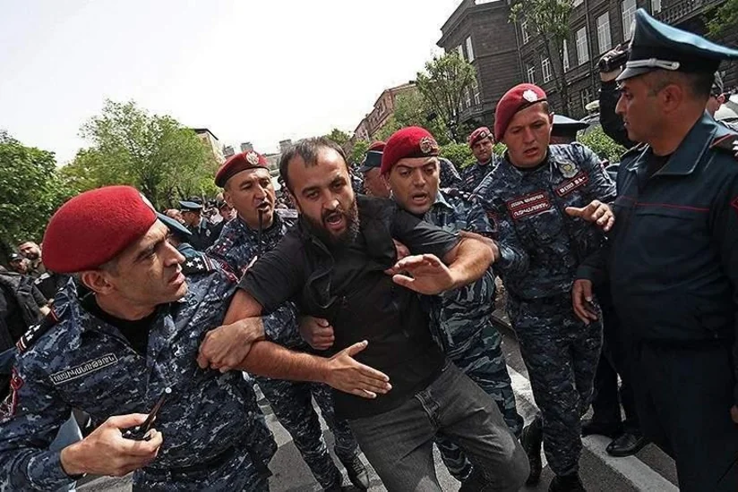 İrəvanda etiraz aksiyalarında saxlanılanların sayı 66-ya çatıb - YENİLƏNİB-2