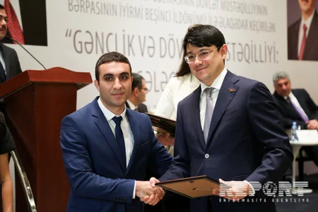 “Gənclik və dövlət müstəqilliyi: gələcəyə baxış” mövzusunda konfrans keçirilib