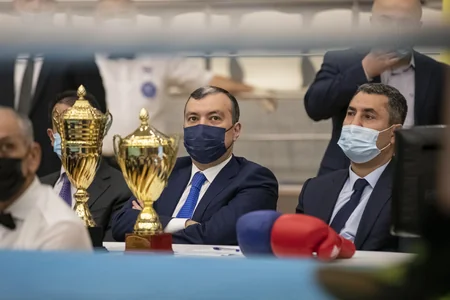Sahil Babayev qalib boksçuları mükafatlandırıb