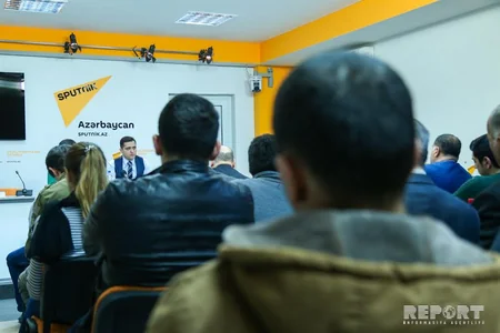 Siyasi analitik Elxan Şahinoğlunun Aprel atəş(kəs)i kitabının təqdimatı olub