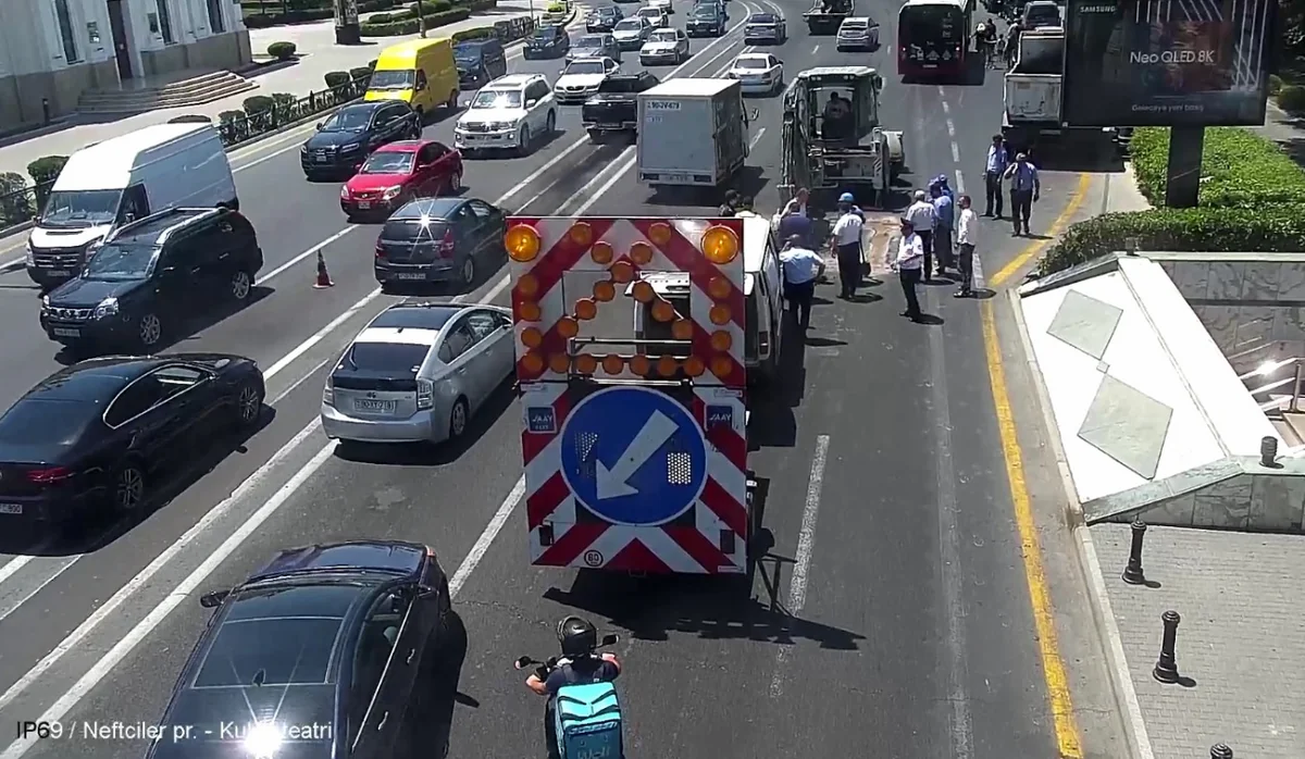 Bakıda iki küçədə avtomobillərin sıxlığı yaranıb