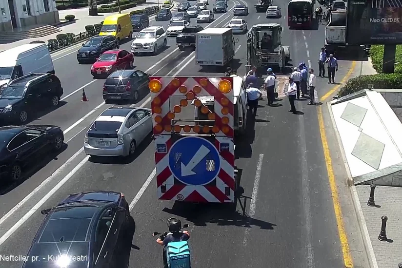 Bakıda iki küçədə avtomobillərin sıxlığı yaranıb