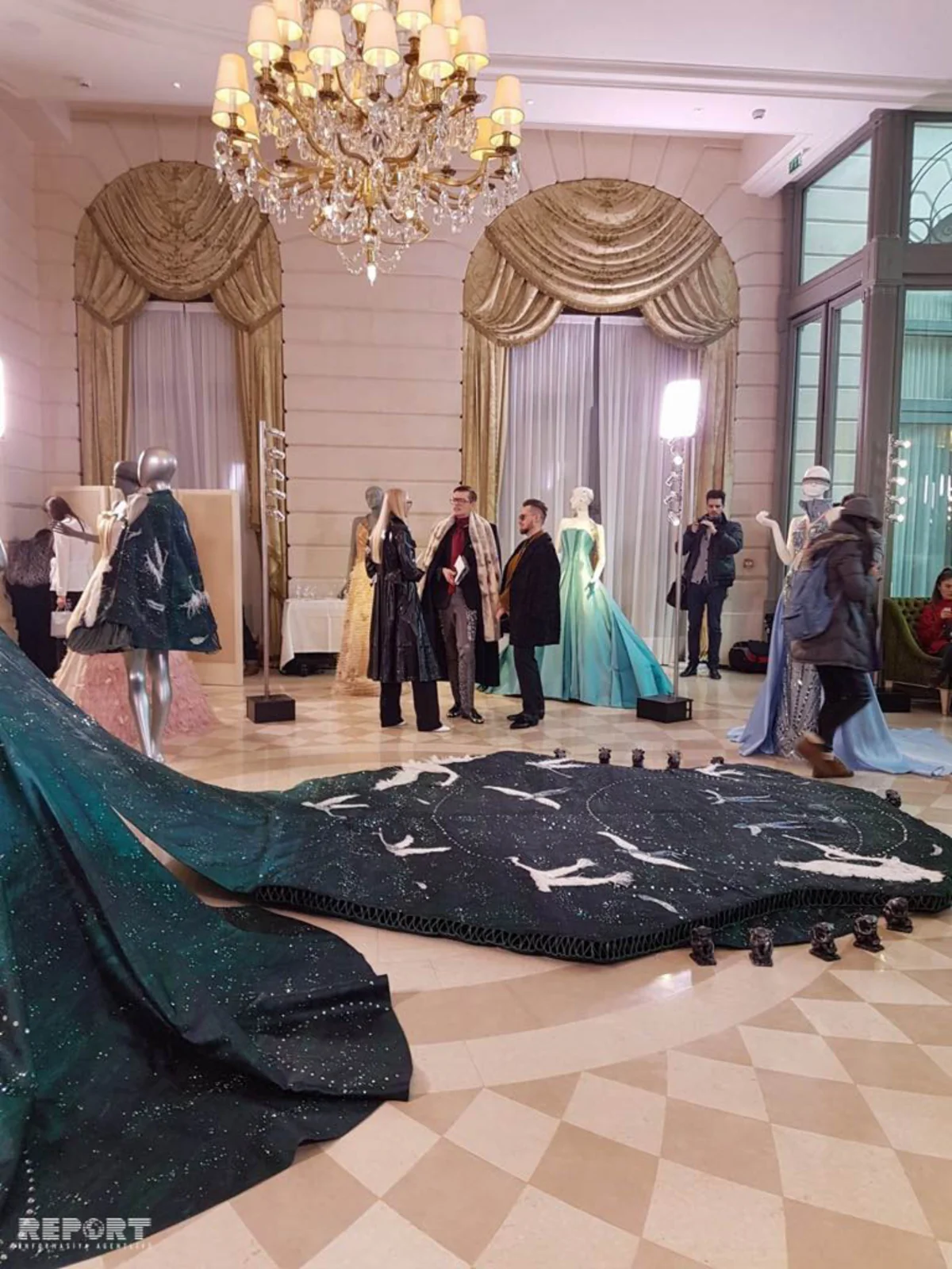 Parisdə azərbaycanlı modelyerin moda kolleksiyası nümayiş olunub - FOTO