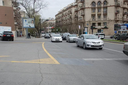 İnşaatçılar prospektində nəqliyyatın hərəkət qaydaları dəyişdirilib