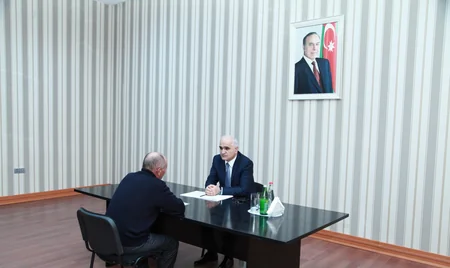 İqtisadiyyat naziri Ucarda vətəndaşları qəbul edib