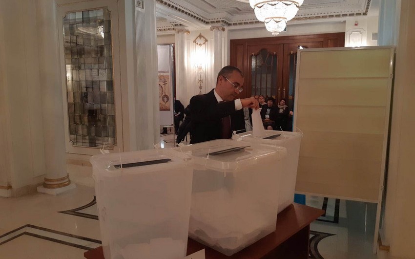Mikayıl Cabbarov səs verib