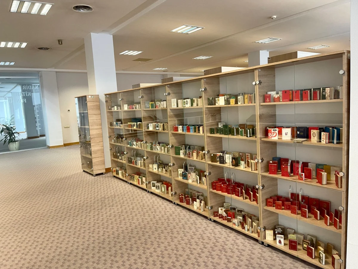 Nadir və qiymətli nəşrlər fondunda mühafizə olunan miniatür kitabların sayı açıqlanıb