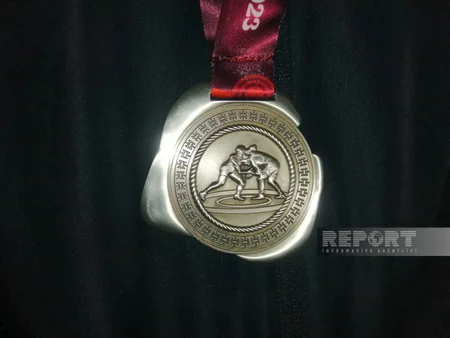 Avropa çempionatında 4 medal qazanan yunan-Roma güləşçiləri Vətənə qayıdıblar