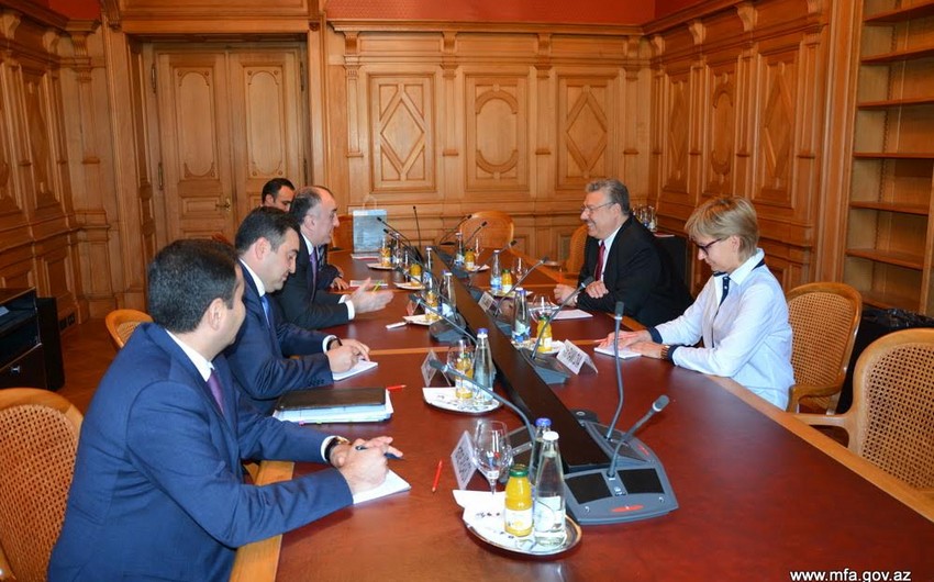 Elmar Məmmədyarov İsveçrədə Azərbaycan üzrə dostluq qrupunun rəhbəri ilə görüşüb