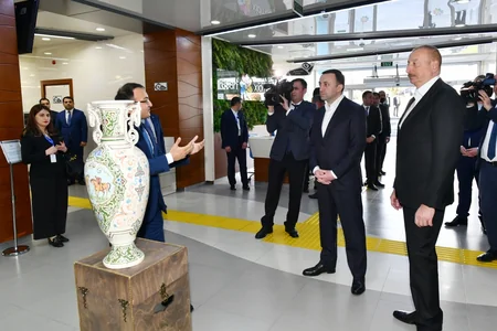 Prezident İlham Əliyev və Baş nazir İrakli Qaribaşvili Qəbələ regional “ASAN xidmət“ mərkəzində olublar