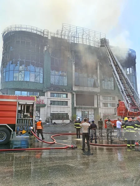 В Сумгайыте горит Дворец торжеств Green House