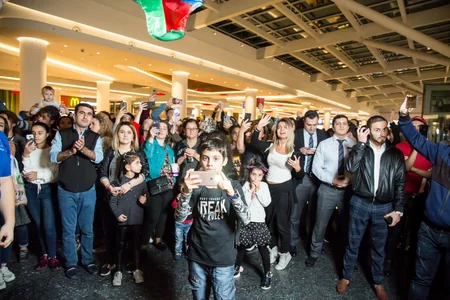 “CinemaPlus” Dövlət Bayrağı Günü münasibətilə parad təşkil edib - VİDEO