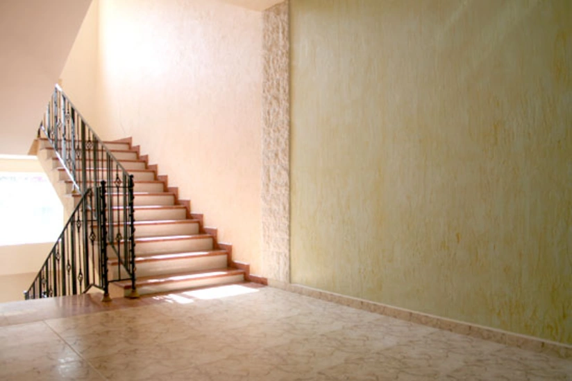 Bakıda sərxoş kişi pilləkəndən yıxılaraq ölüb