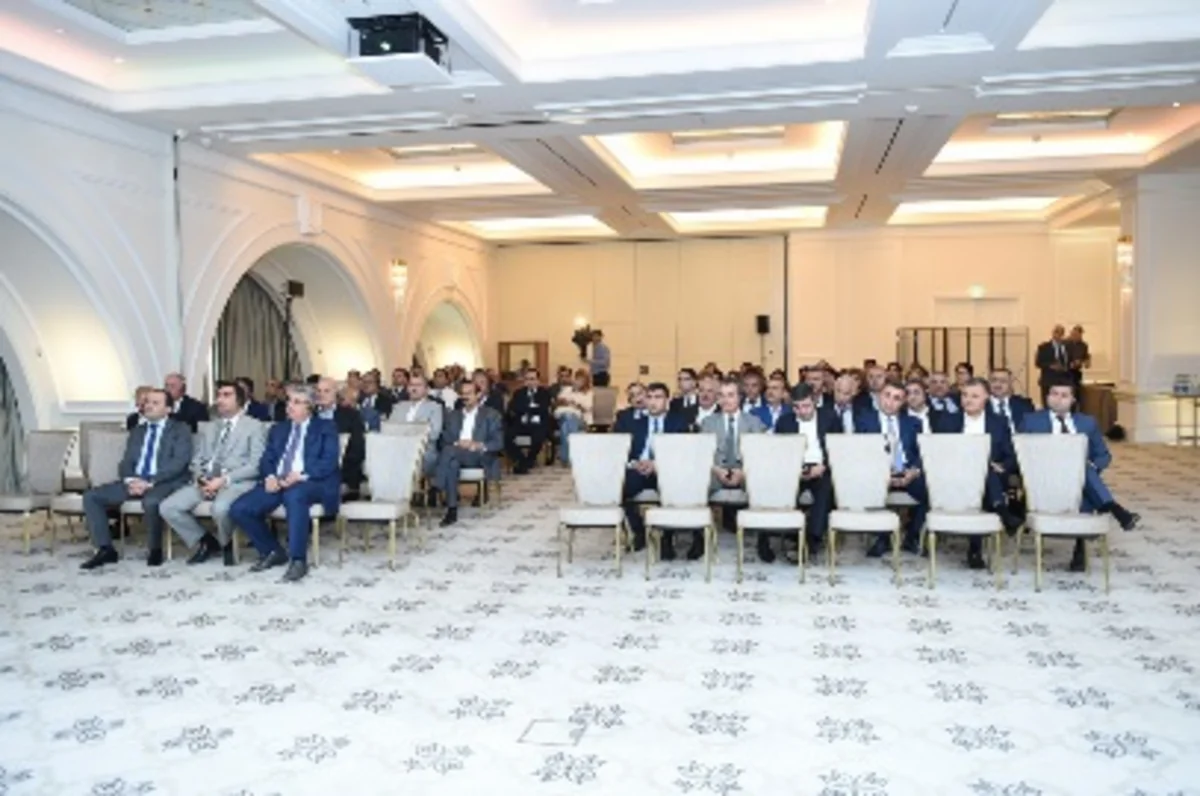 SOCAR officials attend a seminar on theme 'Management of changes'
