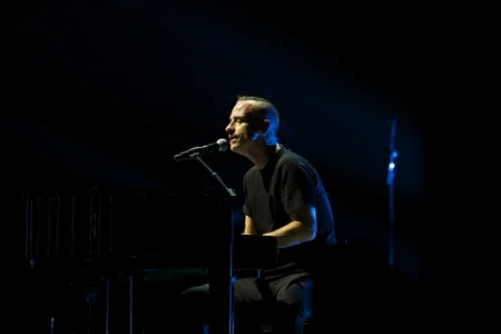 İtalyan müğənni Eros Ramazzotti Bakıda ilk dəfə konsert verib