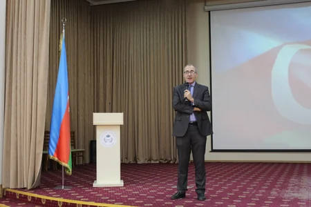 Prezident seçkilərində ilk dəfə səs verəcək tələbələrlə maarifləndirici seminarlar keçirilir