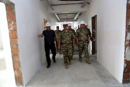 Azərbaycanın müdafiə naziri cəbhə bölgəsindəki hərbi hissələrdə olub