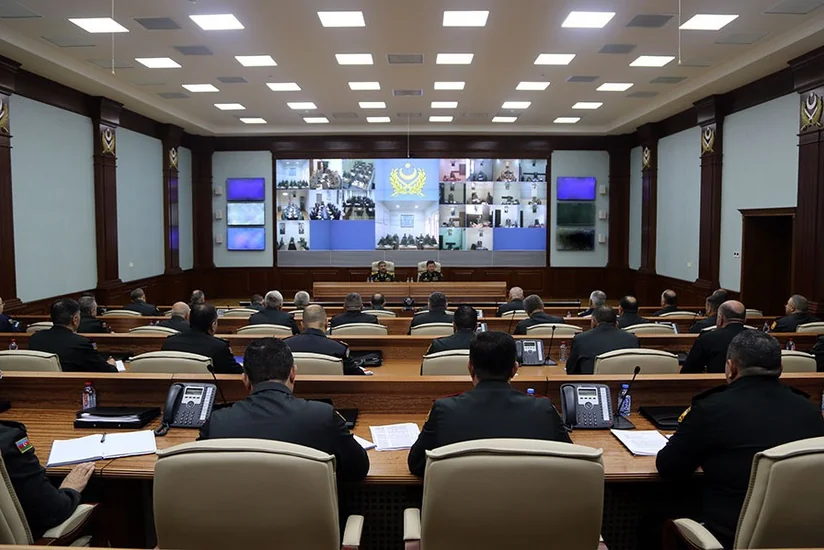 Müdafiə Nazirliyində müşavirə keçirilib, Zakir Həsənov cəbhə xəttindəki vəziyyətlə bağlı tapşırıq verib