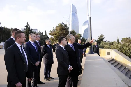 Vladimir Zelenski Şəhidlər xiyabanını ziyarət edib