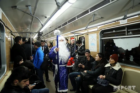 Bakı Metropoliteni kiçik sərnişinlərinə Yeni il sürprizi edib - FOTOREPORTAJ