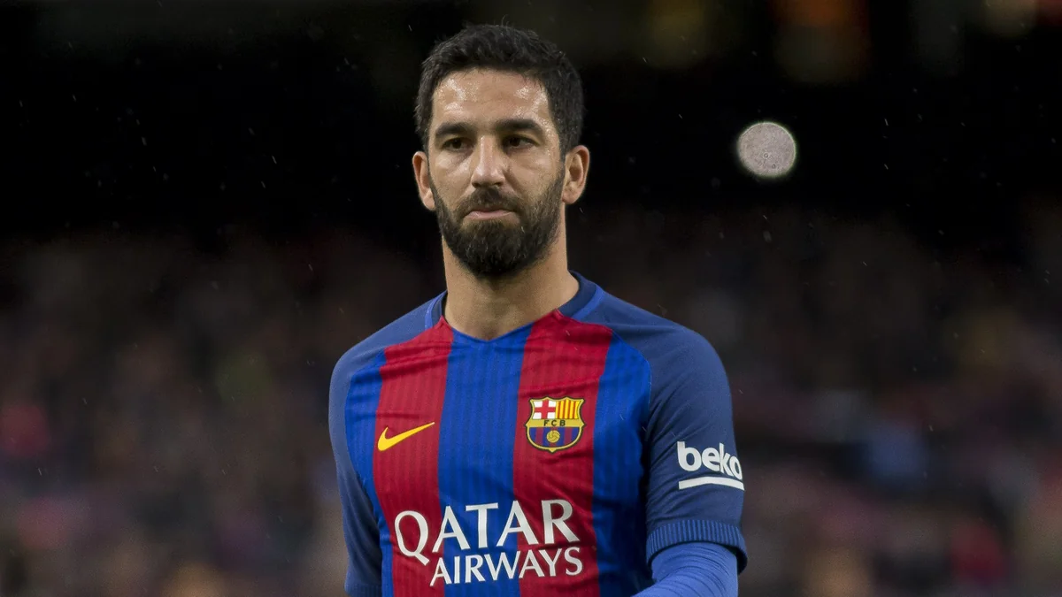 Arda Turan vergidən yayınmaqda ittiham edilir
