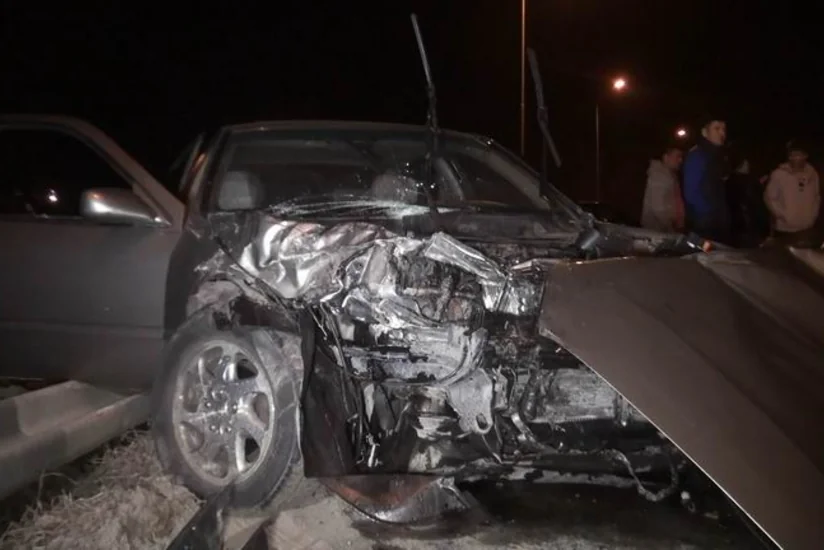 Bakıda maşın körpüdən aşıb, sürücü ağır yaralanıb