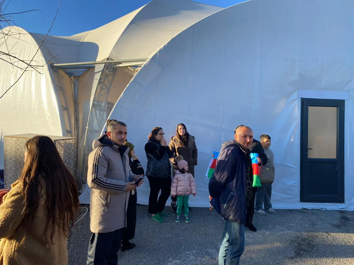 Növbəti köç karvanı Laçına çatıb, mənzillərin açarları təqdim olunub - YENİLƏNİB