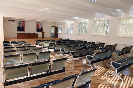 Prezident İlham Əliyev Bakıdakı 247 nömrəli məktəbdə əsaslı təmirdən sonra yaradılan şəraitlə tanış olub