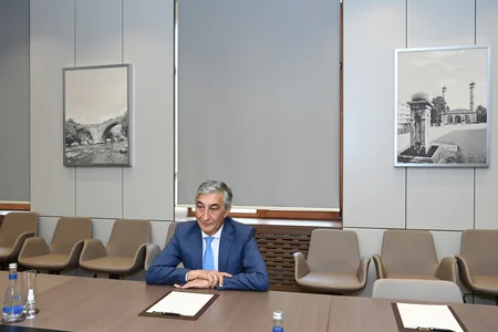 Глава МИД Азербайджана принял посла Таджикистана