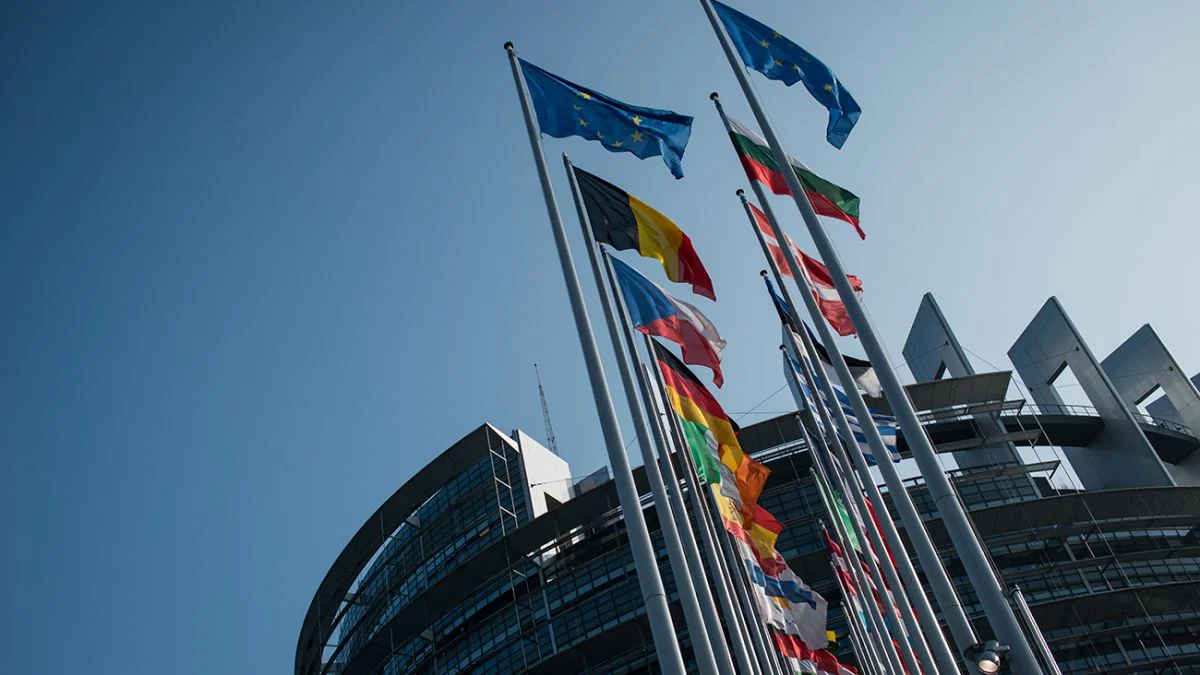 Европарламент одобрил пересмотр бюджета с выделением 50 млрд евро для Украины