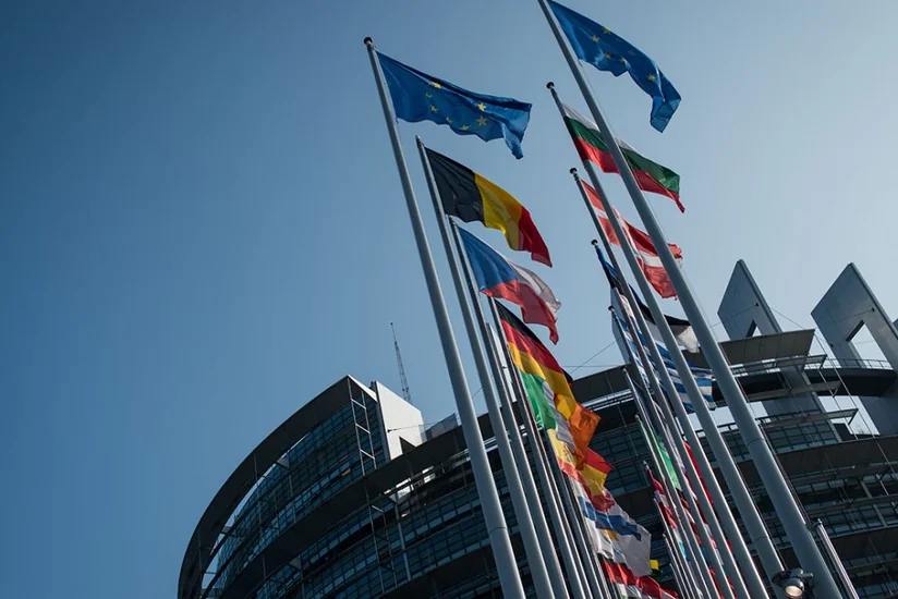 Европарламент одобрил пересмотр бюджета с выделением 50 млрд евро для Украины