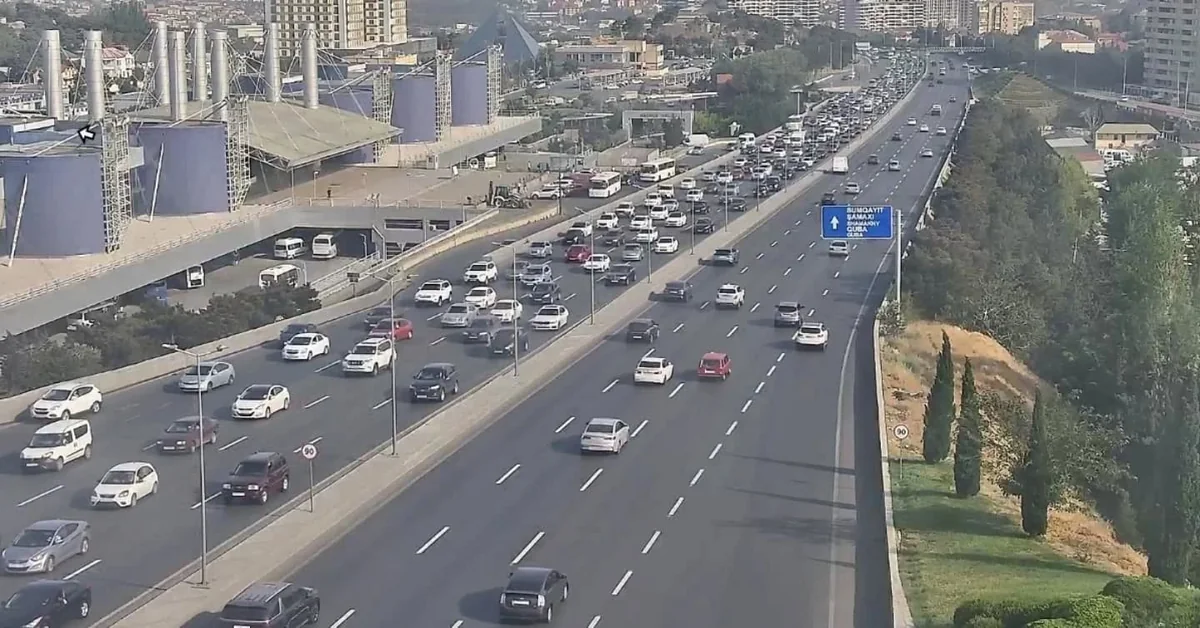 Bakının bir sıra yollarında tıxac yaranıb