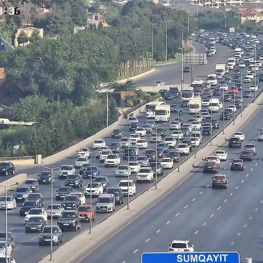 Bakının bir sıra yollarında sıxlıq var - SİYAHI