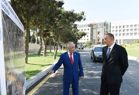 ​Prezident İlham Əliyev Bakının üç küçəsində aparılan abadlıq və yenidənqurma işlərindən sonrakı vəziyyətlə tanış olub