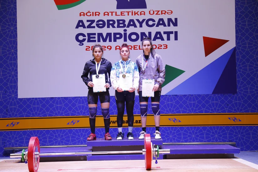 Ağırlıqqaldırma üzrə Azərbaycan çempionatının ilk qalibləri müəyyənləşib