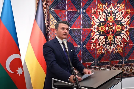 В Берлине открылась выставка азербайджанских ковров