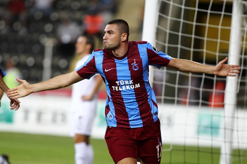Burak Yılmaz karyerasını “Trabzonspor” klubunda davam etdirəcək