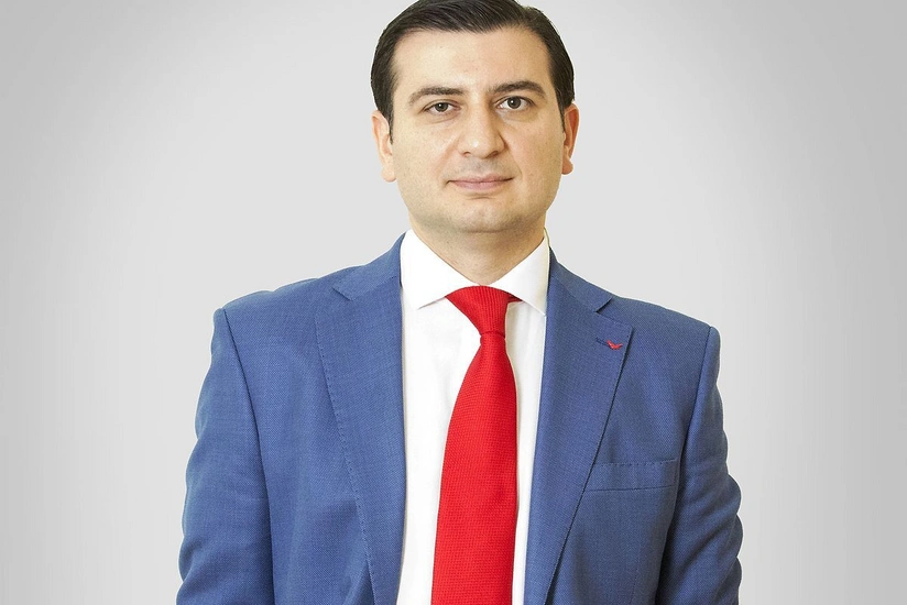 Azər Qasımlı polis idarəsinə aparılıb