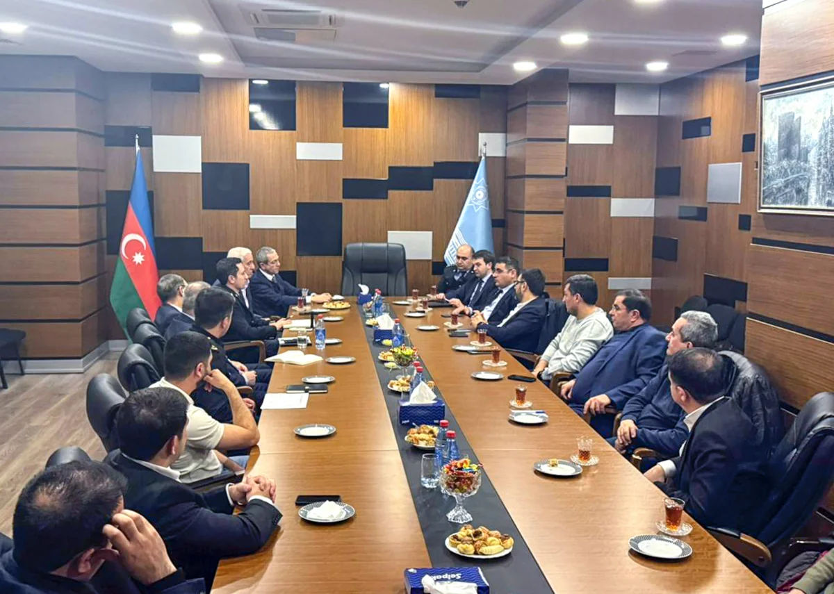 DGK sahibkarlarla gömrük rəsmiləşdirilməsi zamanı qarşıya çıxan məsələləri müzakirə edib