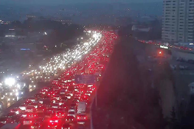 Bakı-Sumqayıt yolunda TIR aşıb